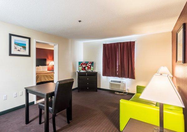 Red Roof Inn & Suites Pensacola-Nas Corry Beach Haven Zewnętrze zdjęcie