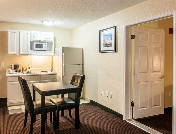 Red Roof Inn & Suites Pensacola-Nas Corry Beach Haven Zewnętrze zdjęcie