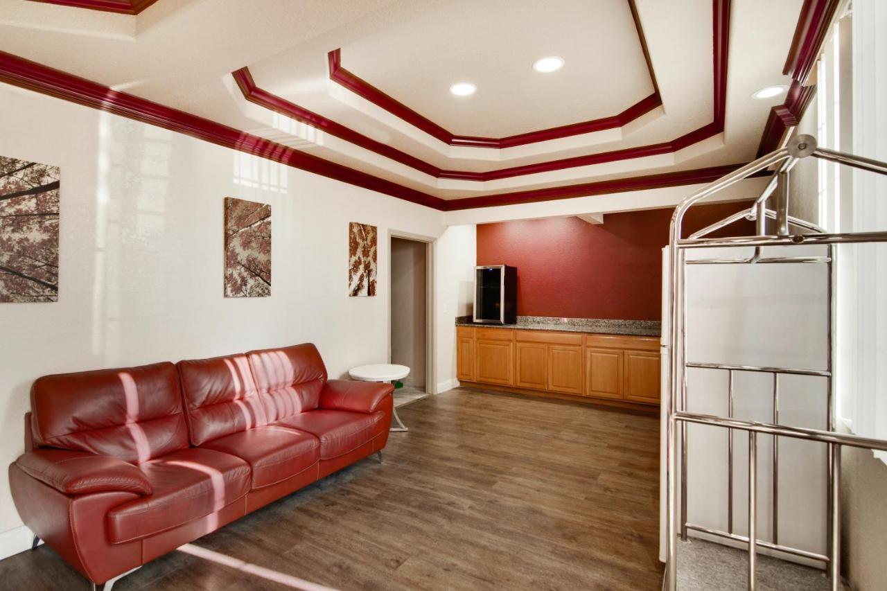 Red Roof Inn & Suites Pensacola-Nas Corry Beach Haven Zewnętrze zdjęcie