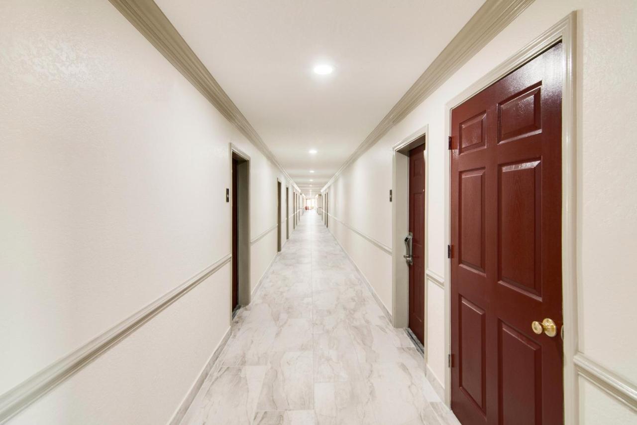 Red Roof Inn & Suites Pensacola-Nas Corry Beach Haven Zewnętrze zdjęcie