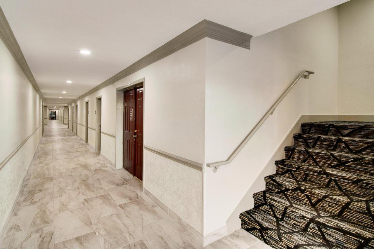 Red Roof Inn & Suites Pensacola-Nas Corry Beach Haven Zewnętrze zdjęcie