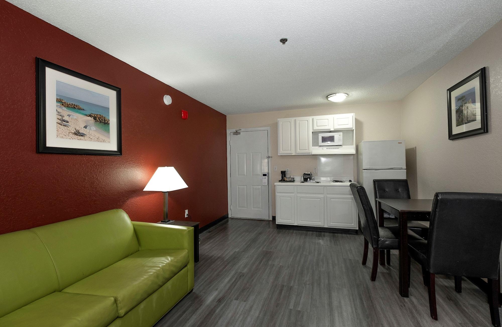 Red Roof Inn & Suites Pensacola-Nas Corry Beach Haven Zewnętrze zdjęcie