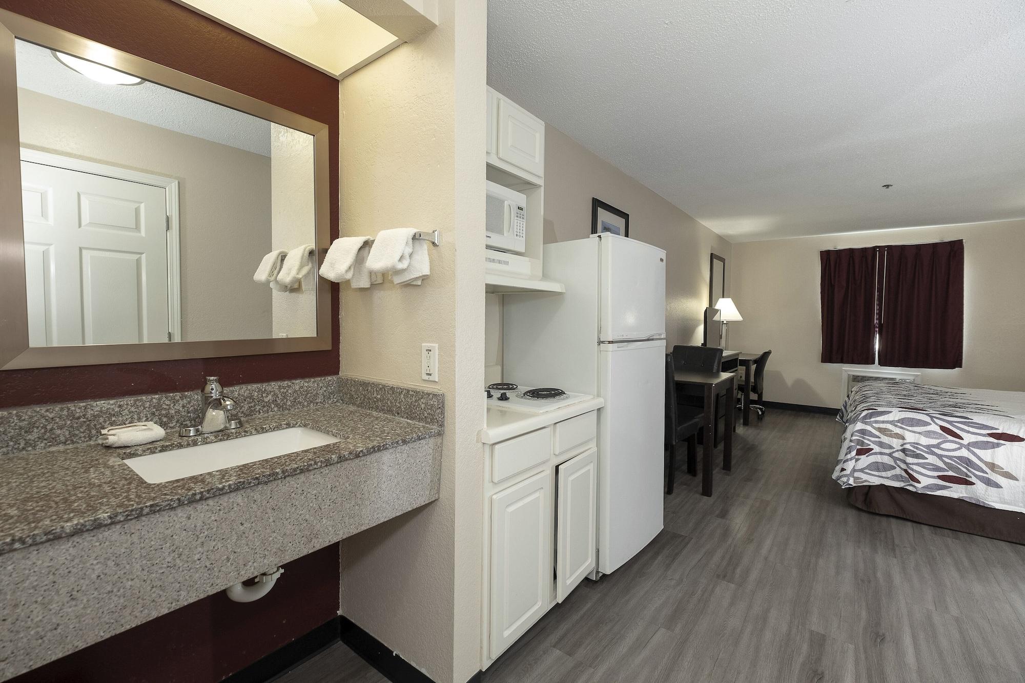Red Roof Inn & Suites Pensacola-Nas Corry Beach Haven Zewnętrze zdjęcie
