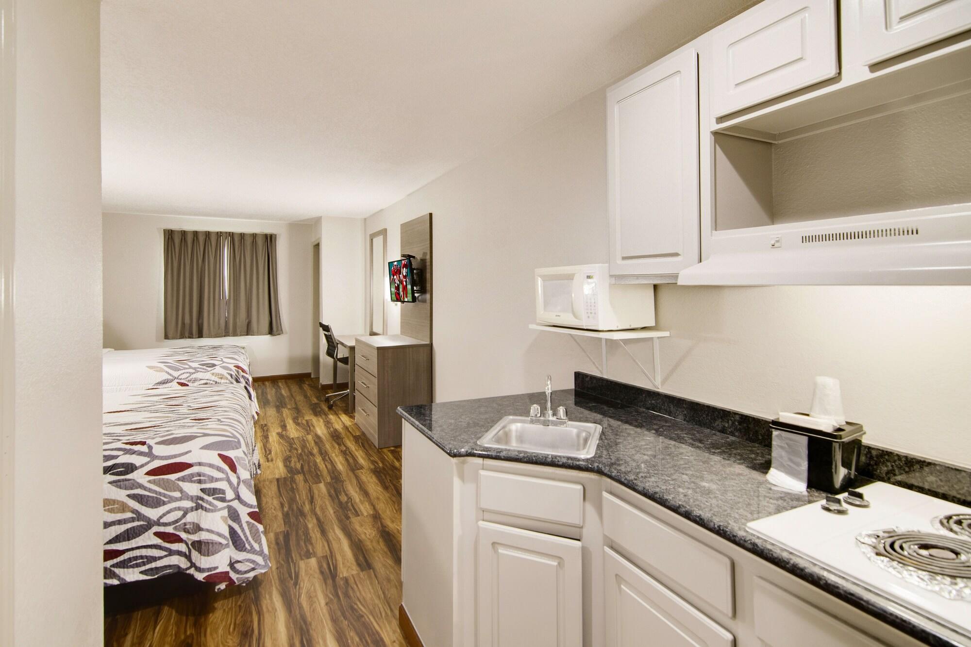 Red Roof Inn & Suites Pensacola-Nas Corry Beach Haven Zewnętrze zdjęcie