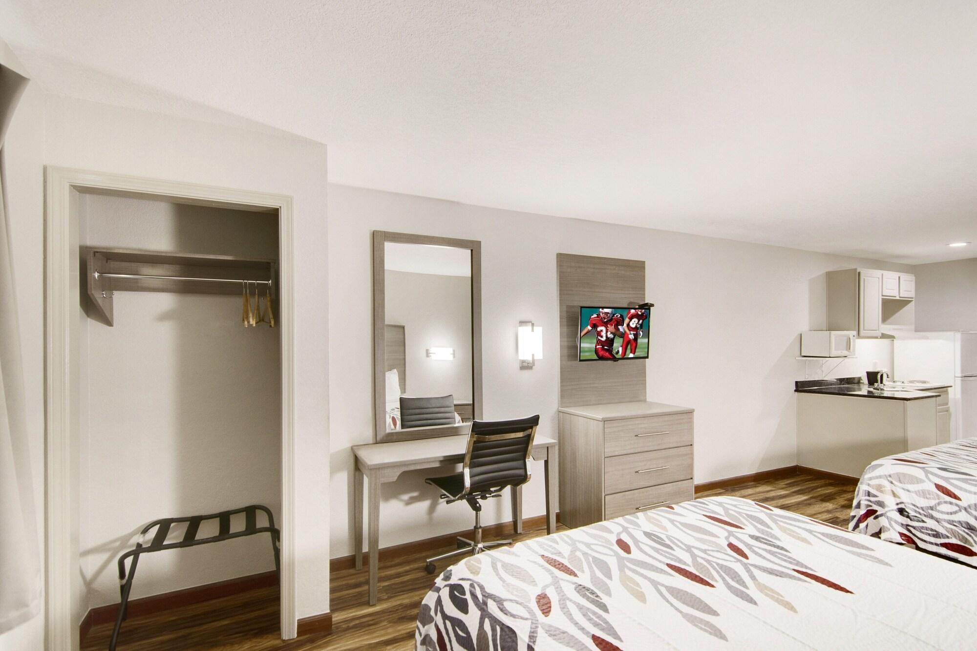 Red Roof Inn & Suites Pensacola-Nas Corry Beach Haven Zewnętrze zdjęcie