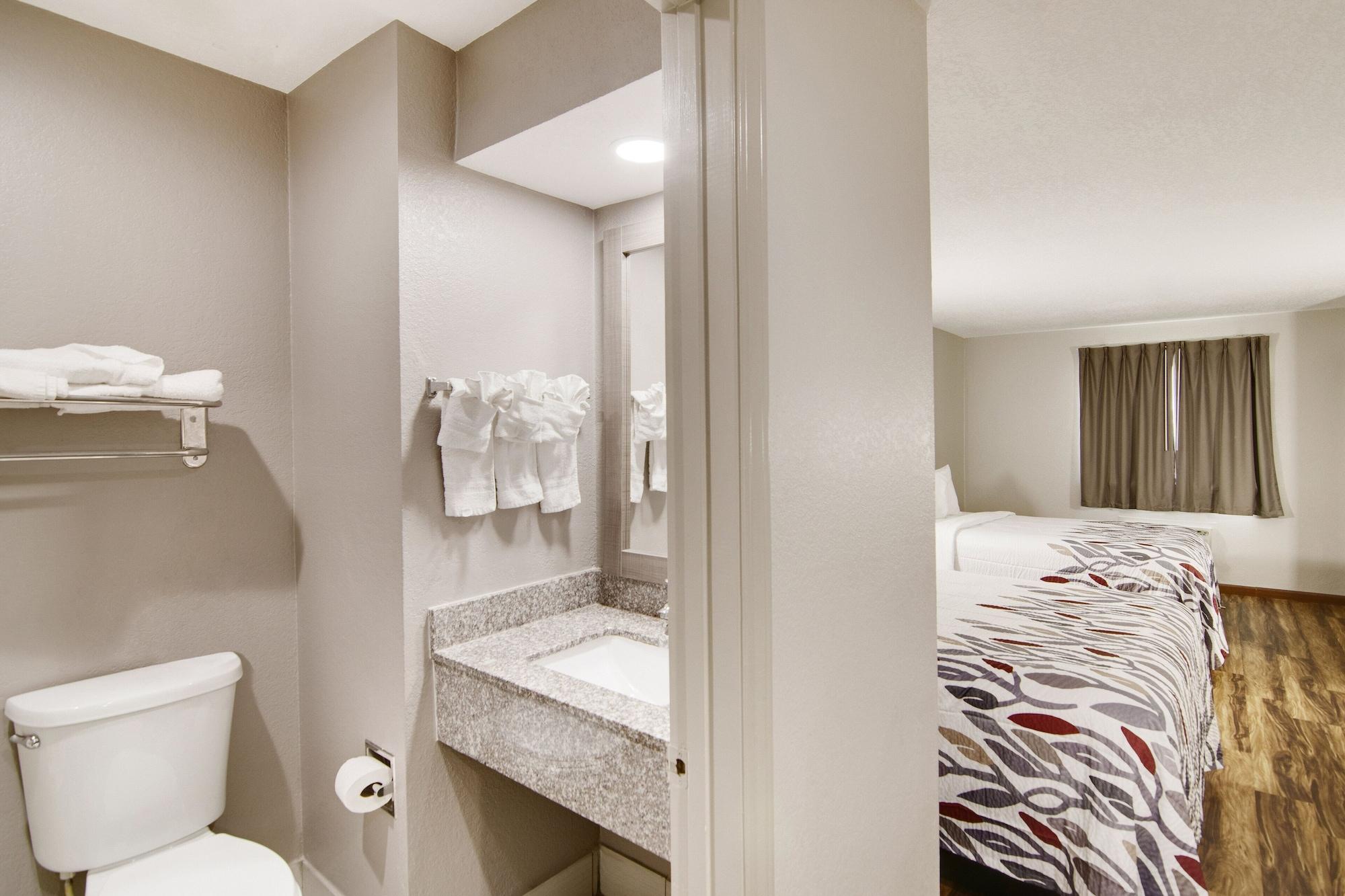Red Roof Inn & Suites Pensacola-Nas Corry Beach Haven Zewnętrze zdjęcie