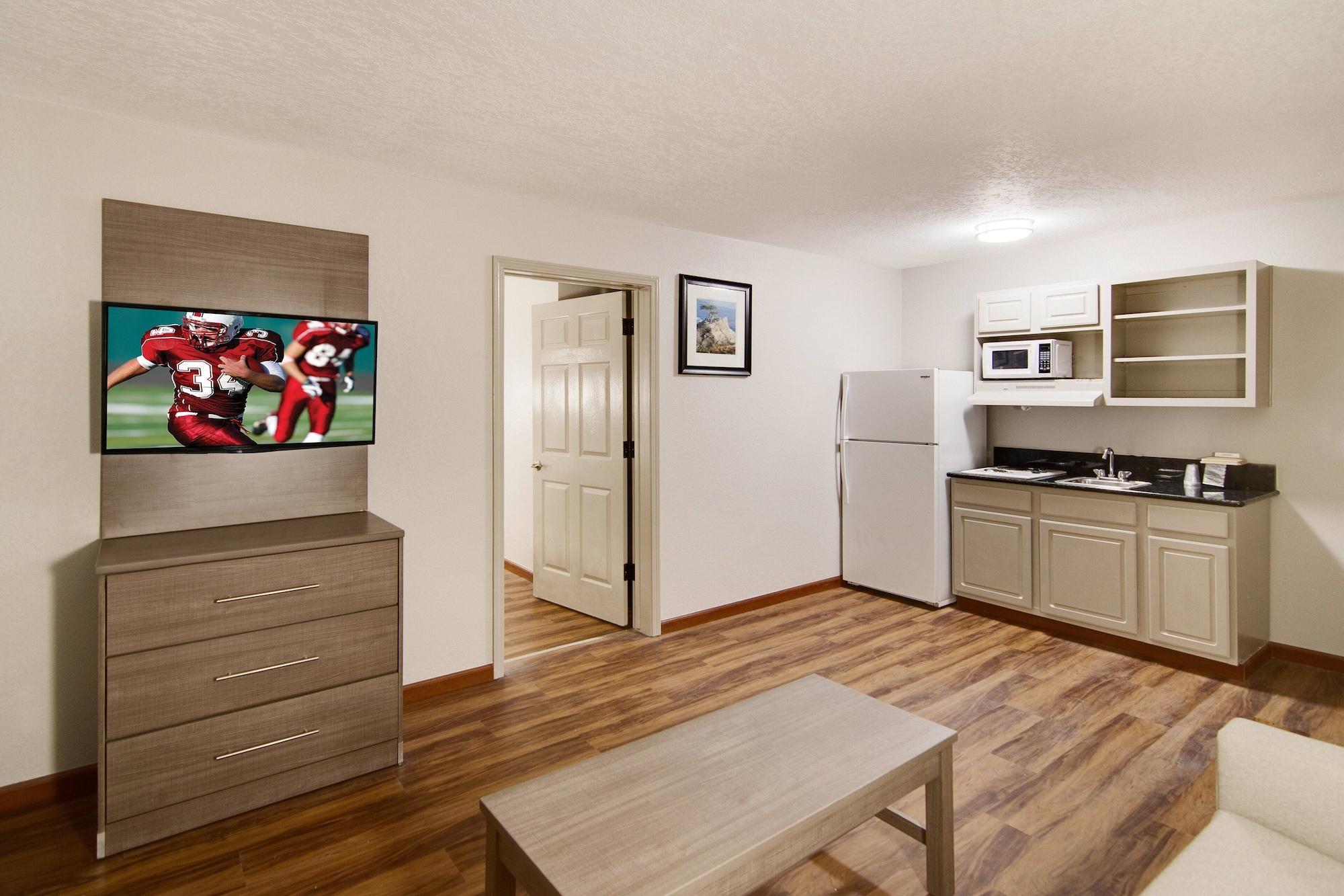 Red Roof Inn & Suites Pensacola-Nas Corry Beach Haven Zewnętrze zdjęcie