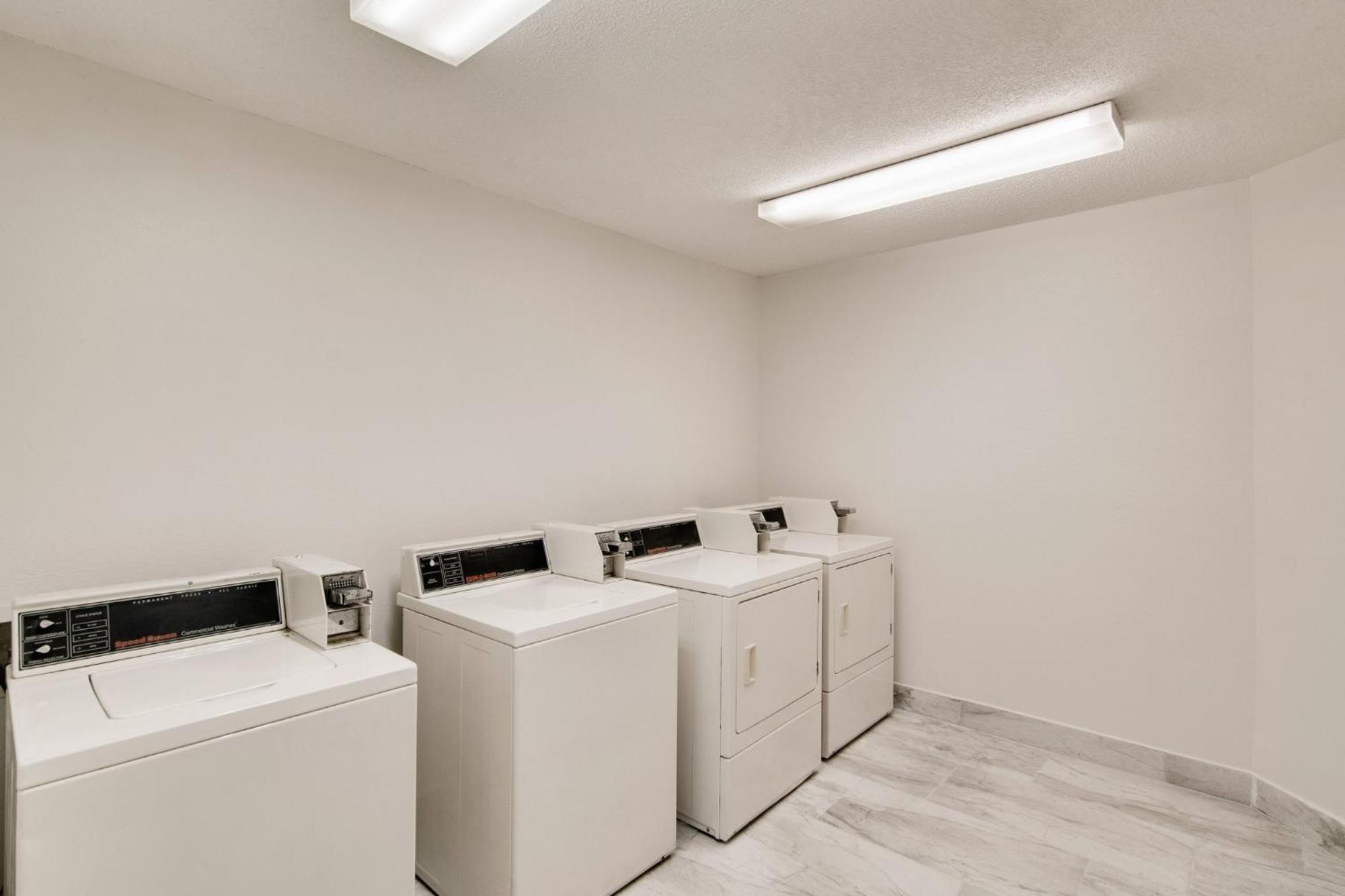 Red Roof Inn & Suites Pensacola-Nas Corry Beach Haven Zewnętrze zdjęcie